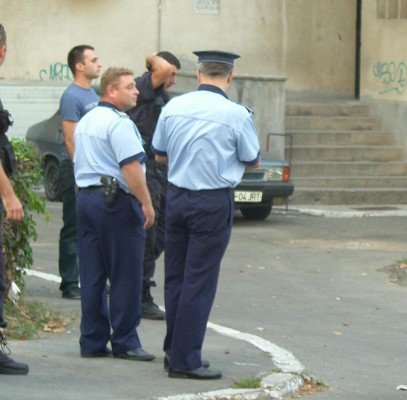 Indivizi daţi în urmărire, identificaţi şi încarceraţi